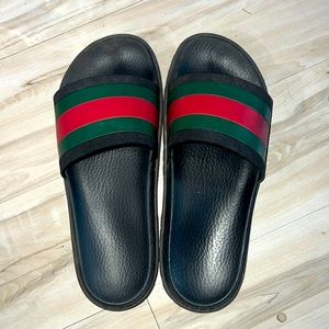 Men’s Gucci rubber slides